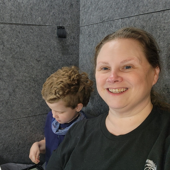 Meet your Posher, Pamela - Picture 3 of 3